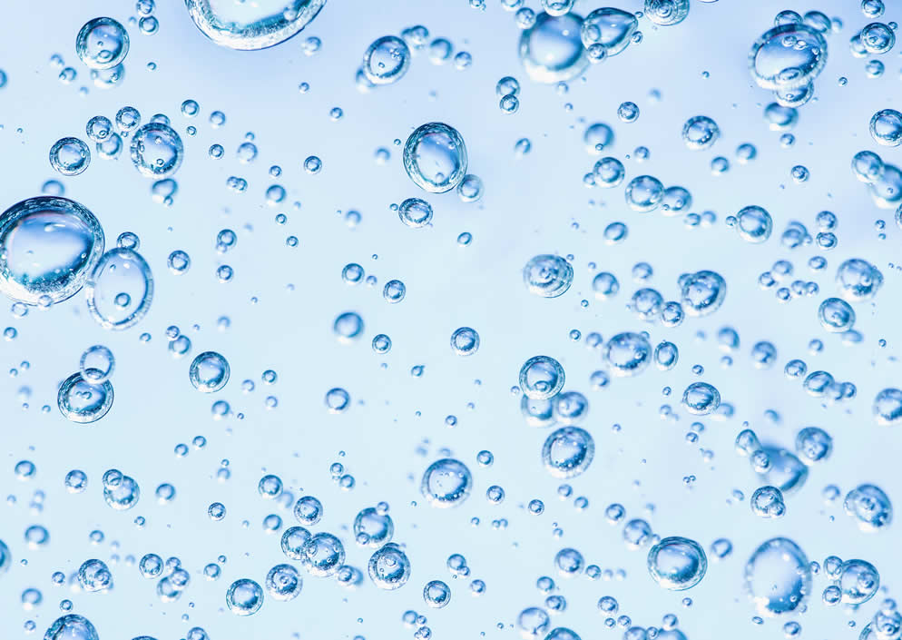 Wasser mit Wassertropfen